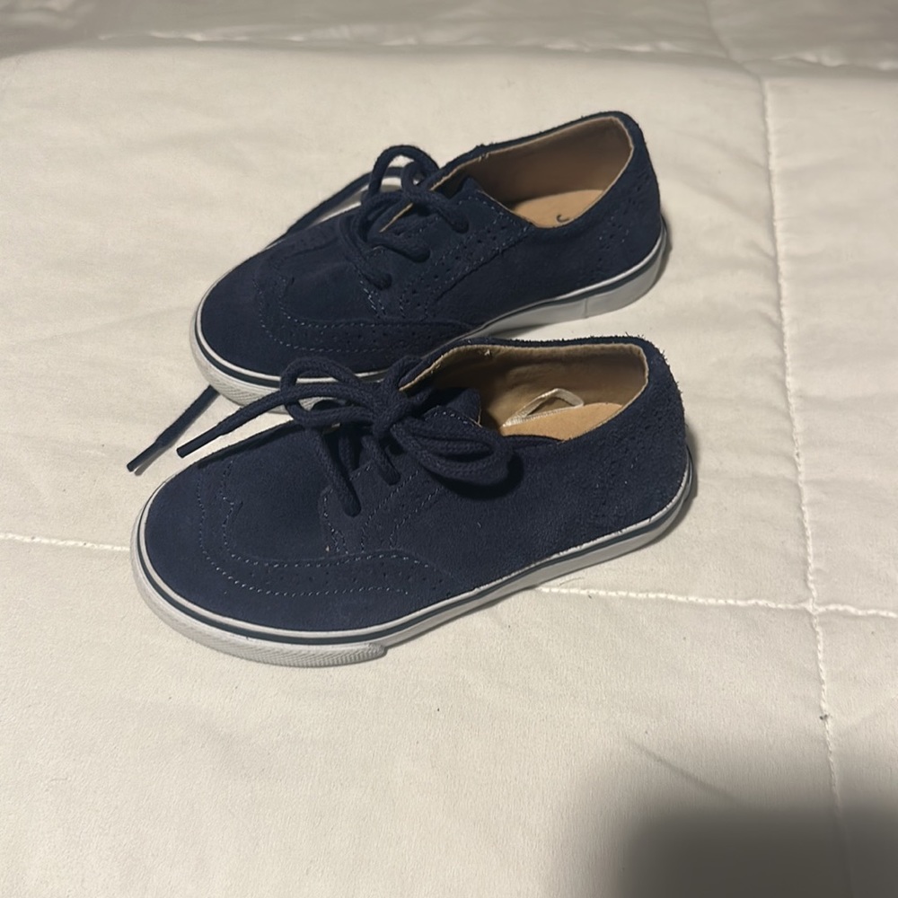 JANIE aND JACK SUEDE WINGTIP SNEAKER